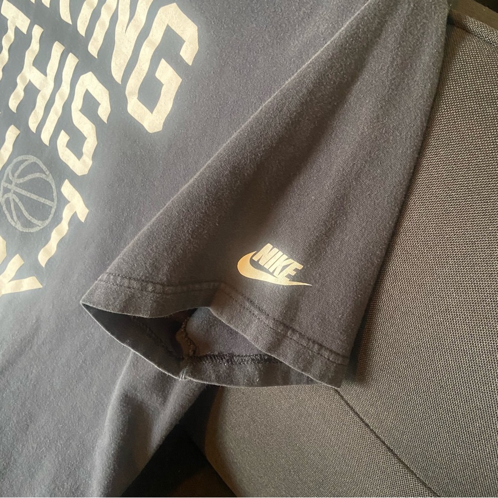 Men’s Nike T-Shirt - Picture 2 of 5